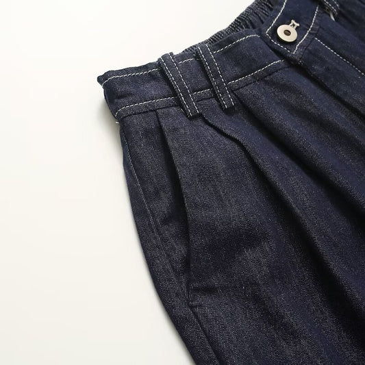 Elastic waist casual pleated denim straight shorts for women